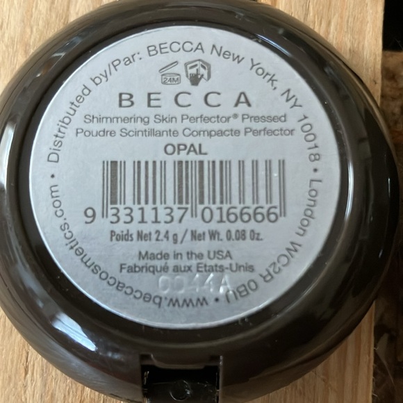 Bundle of 3 Becca face highlighters - Picture 3 of 8